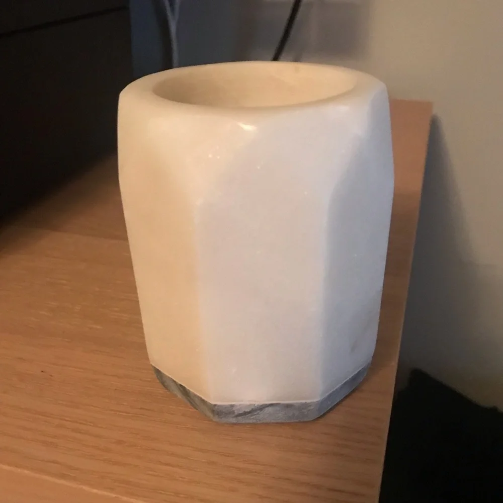 NWT Marble toothpaste holder